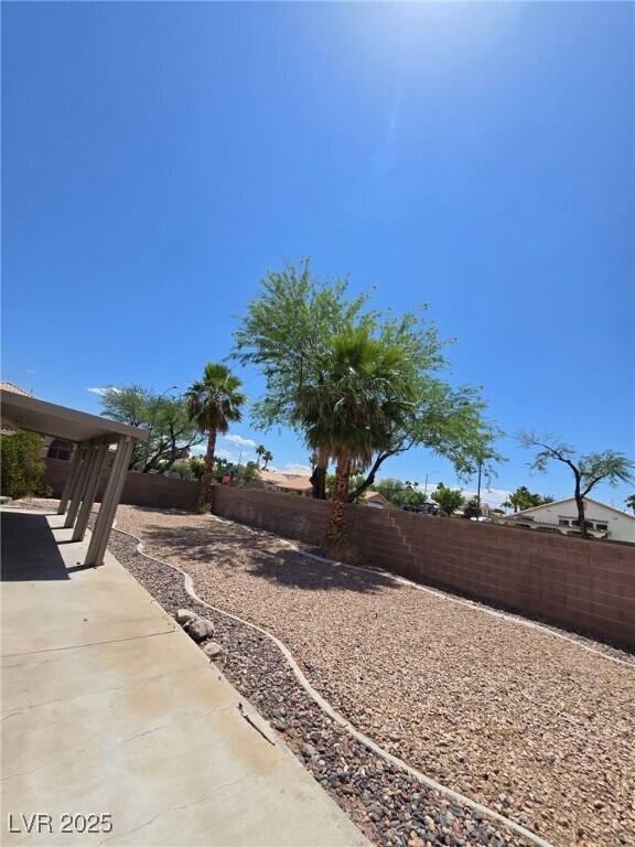 Building Photo - 303 Desert Knolls St