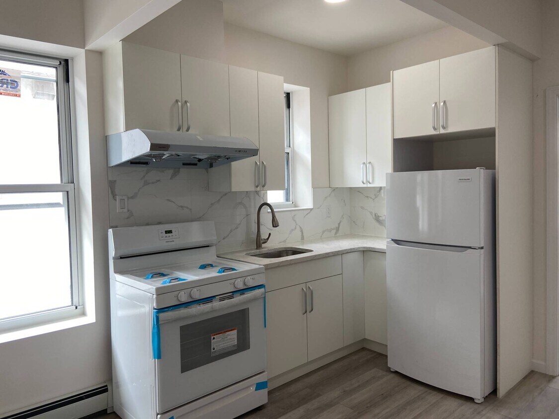 Foto principal - 7118-7110 10th Ave