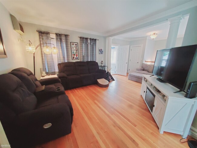 Building Photo - 2 br, 1 bath Condo - 19 Windell Pl Unit 2