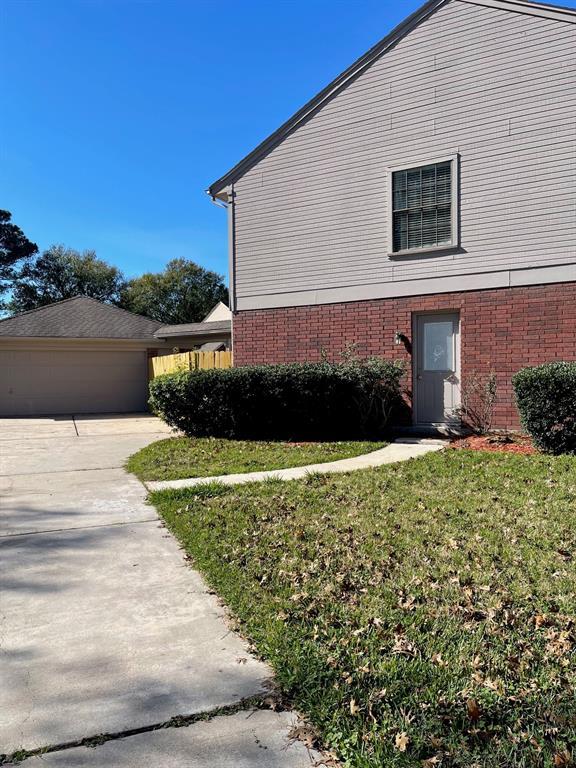 Building Photo - 16903 River Willow Dr
