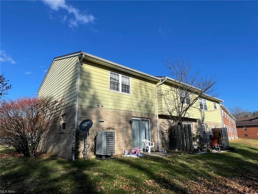 Building Photo - 1516 Maple Dr