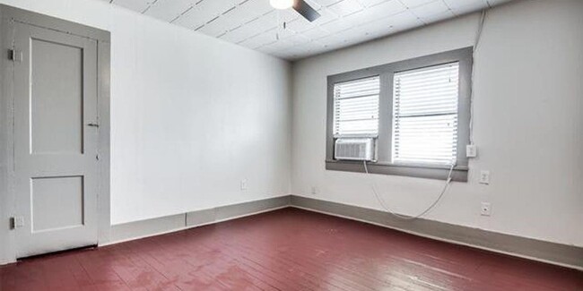 Foto del edificio - 1116 N Bell Ave