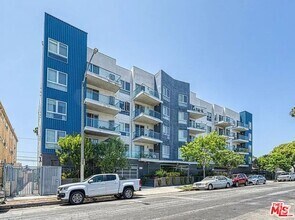 Building Photo - 105 S Mariposa Ave