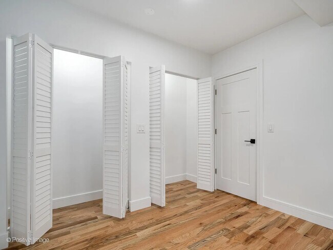 Foto del edificio - 3016 W 40th St