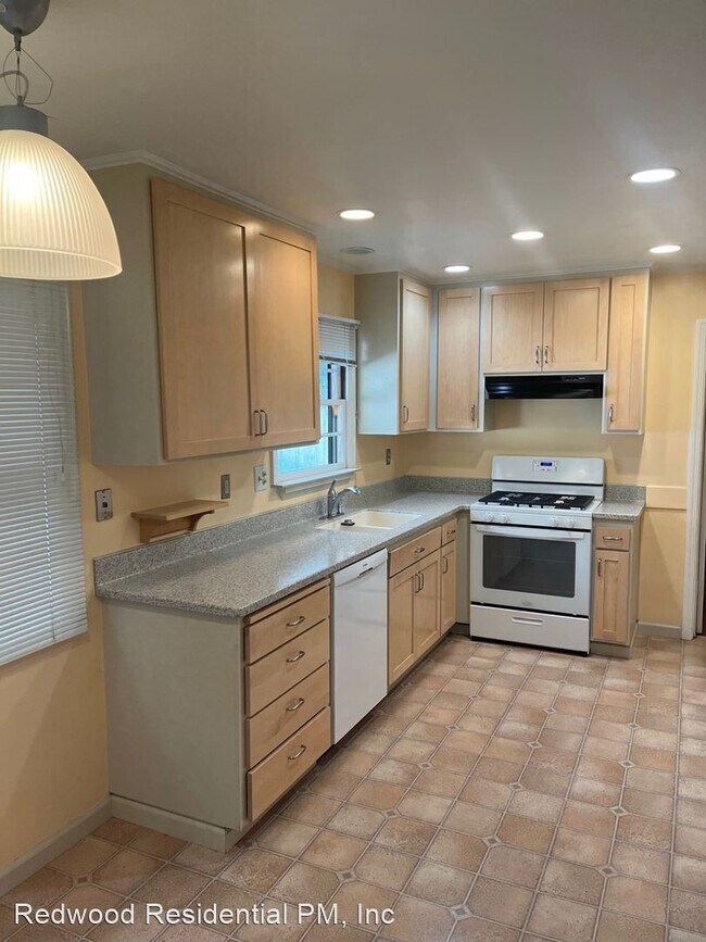Building Photo - 3 br, 2 bath House - 220 Alderbrook Drive