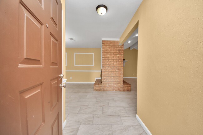 Building Photo - 3935 Heathersage Dr