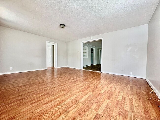 Building Photo - 919 S 25th St