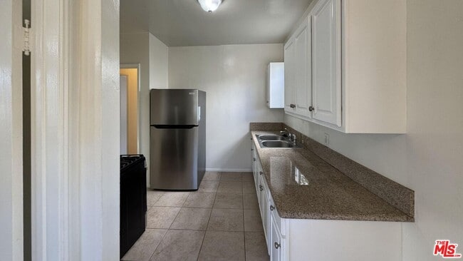 Building Photo - 1623 S Bundy Dr