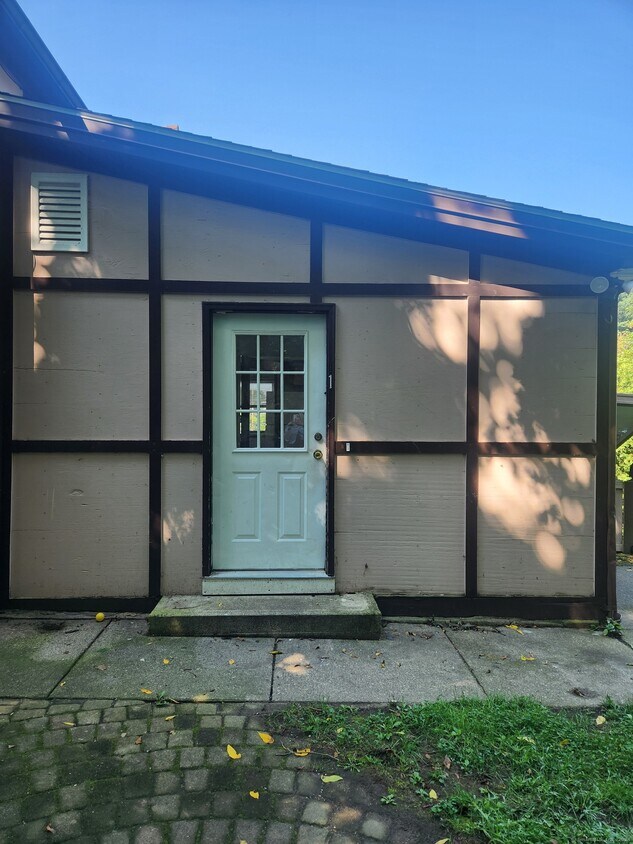 Primary Photo - 126 Boswell Ave