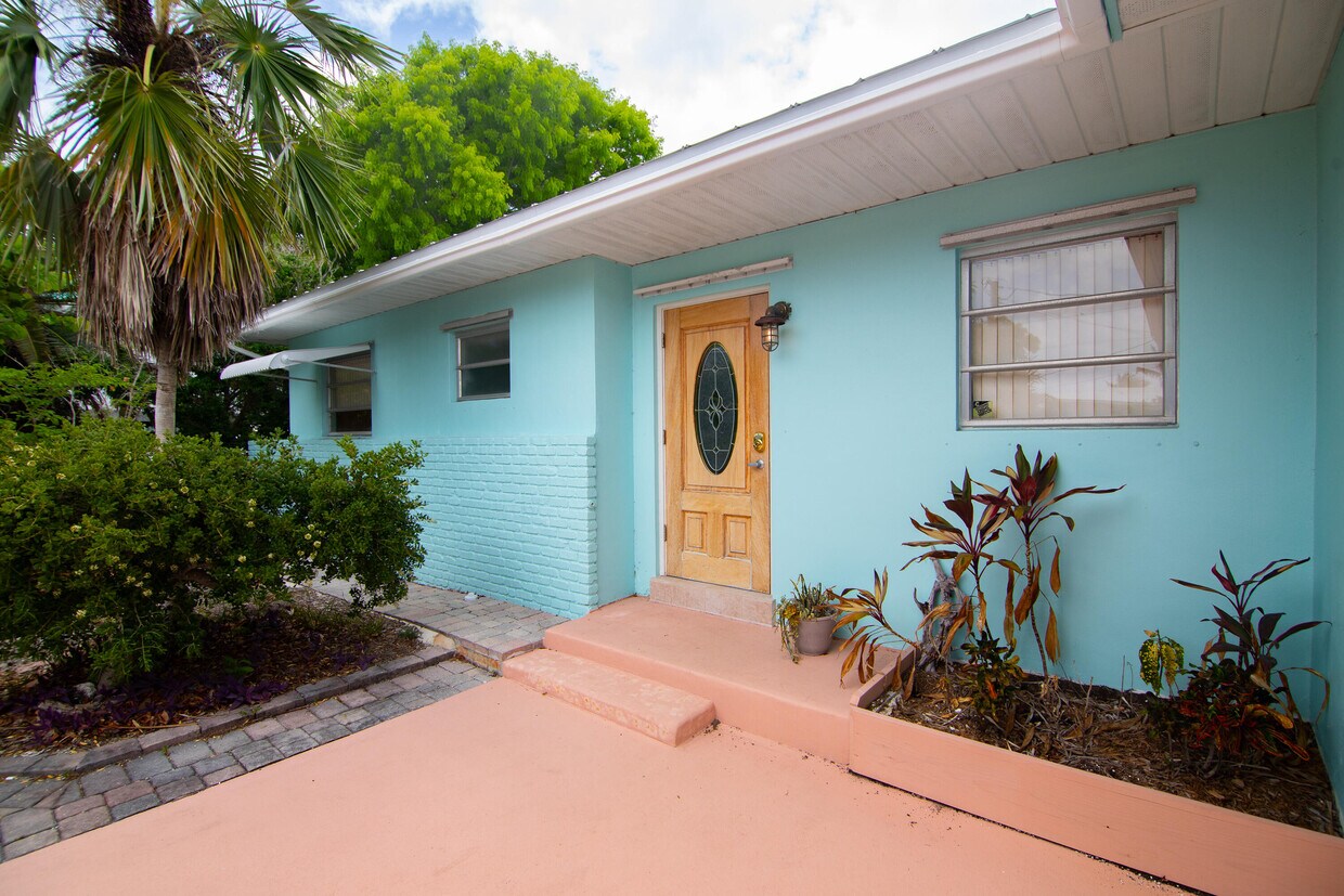 Foto principal - 470 122nd St