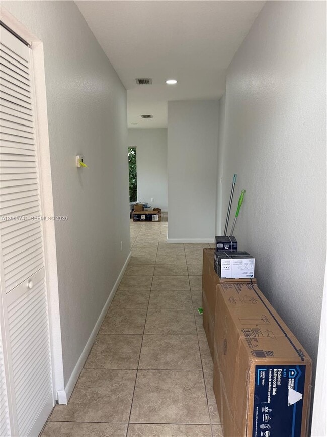 Building Photo - 7600 NW 38th Ct