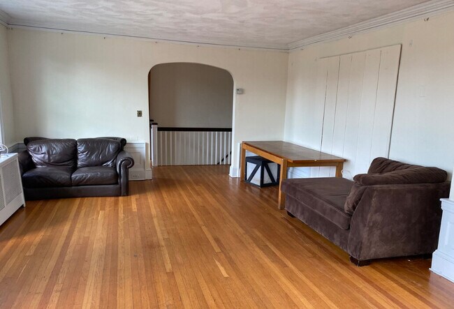 Building Photo - 20 Manet Rd