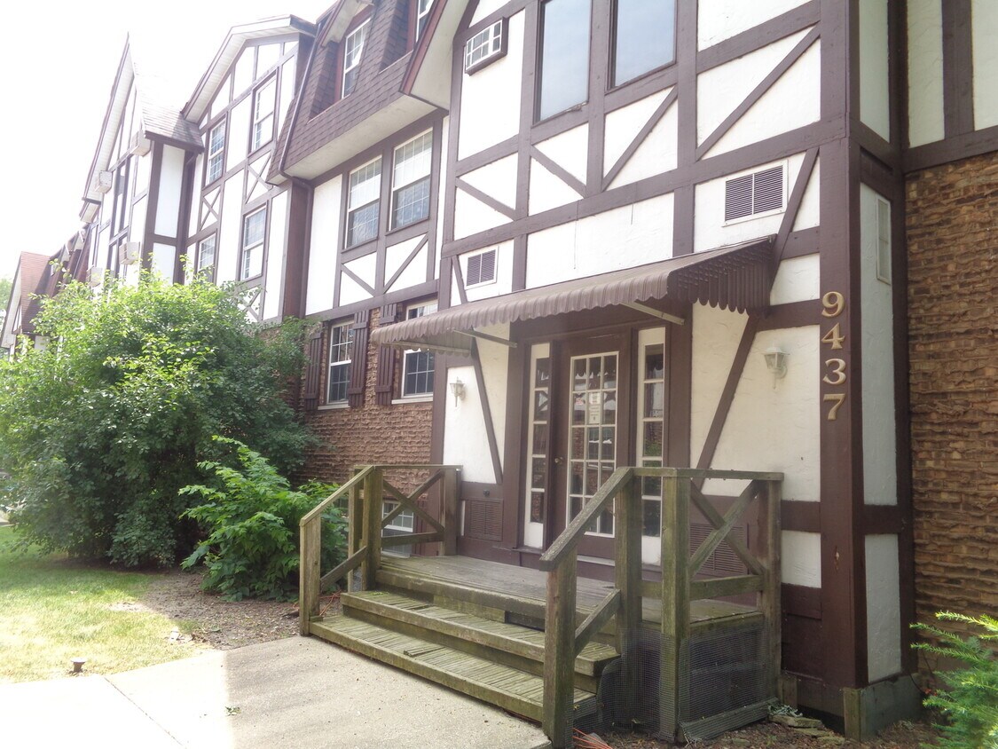 9437 86th Ct Unit 2W, Hickory Hills, IL 60457 Condo for Rent in