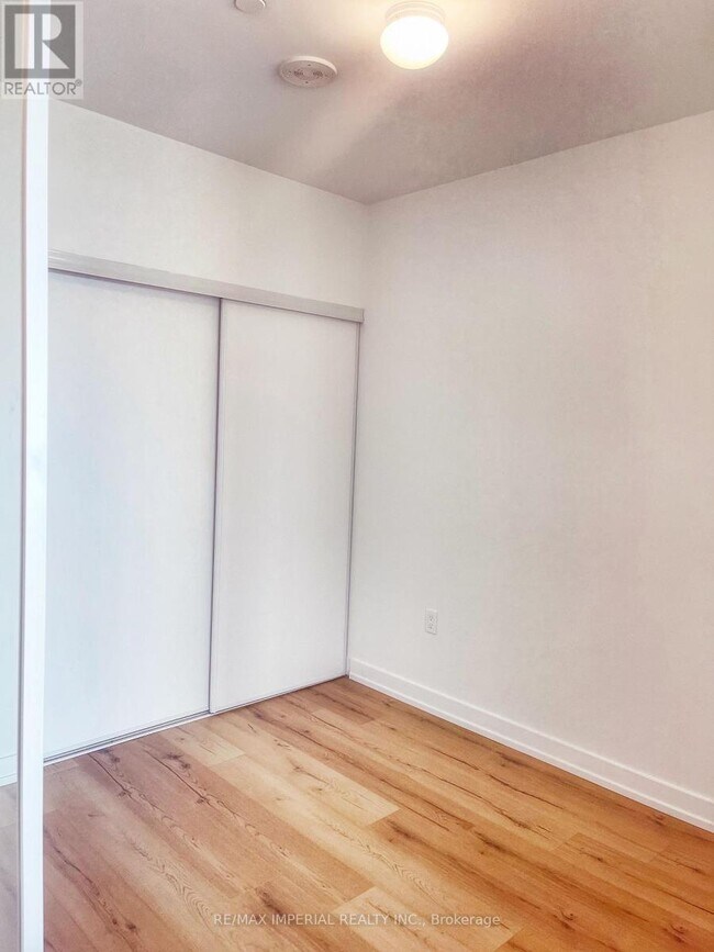 Building Photo - 1195 The Queensway