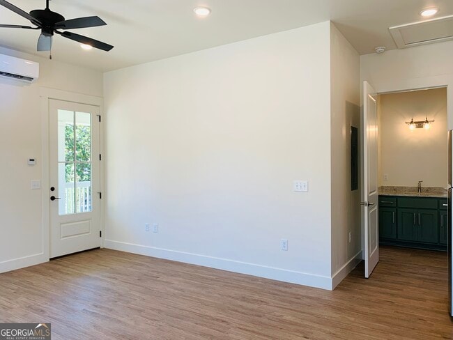 Building Photo - 713 Jefferson St