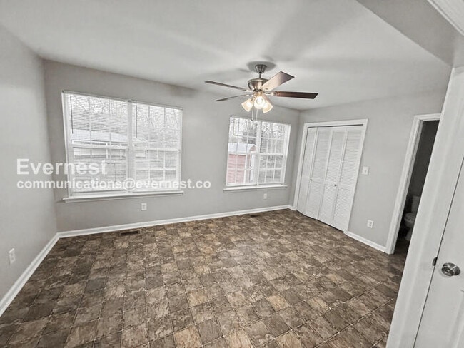 Foto del edificio - 3056 Highland Dr