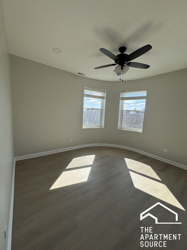 Building Photo - 2552 S Central Park Ave