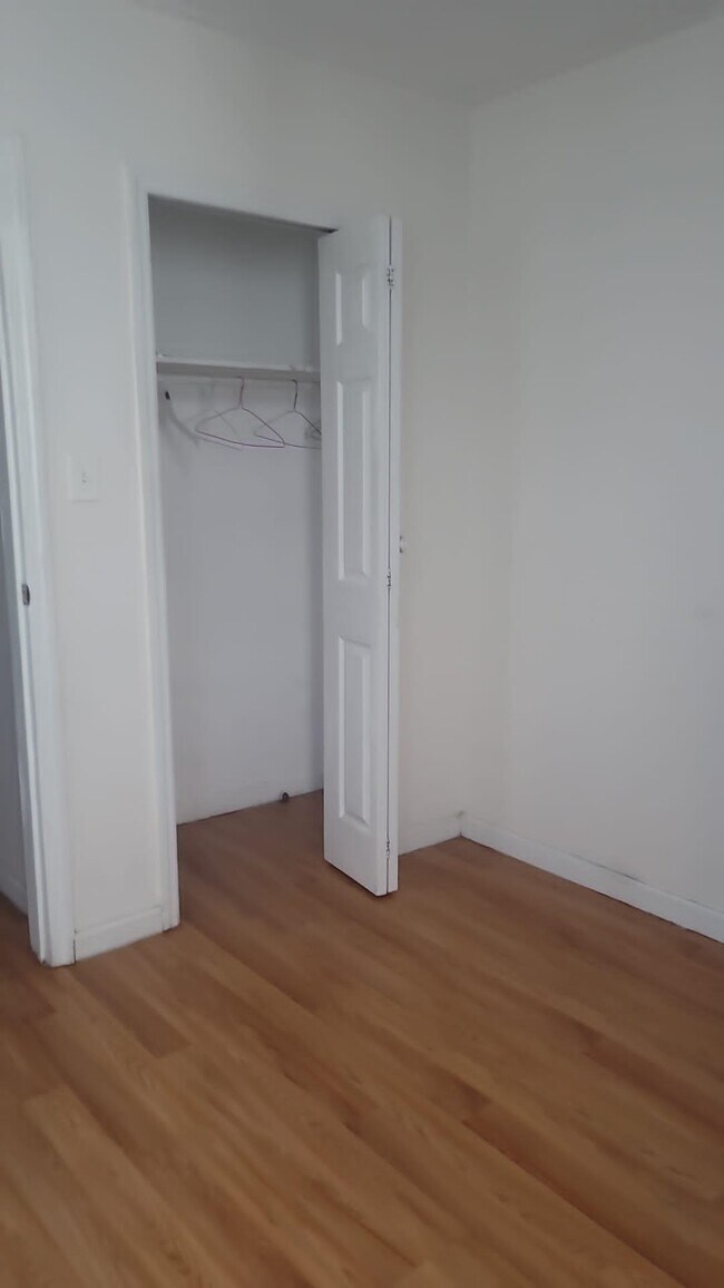 Foto del edificio - 379 Mountain Rd