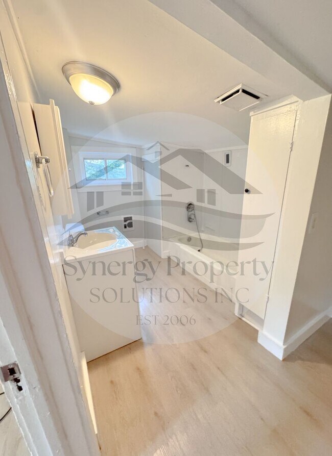 Foto del edificio - One Bedroom House Available Now