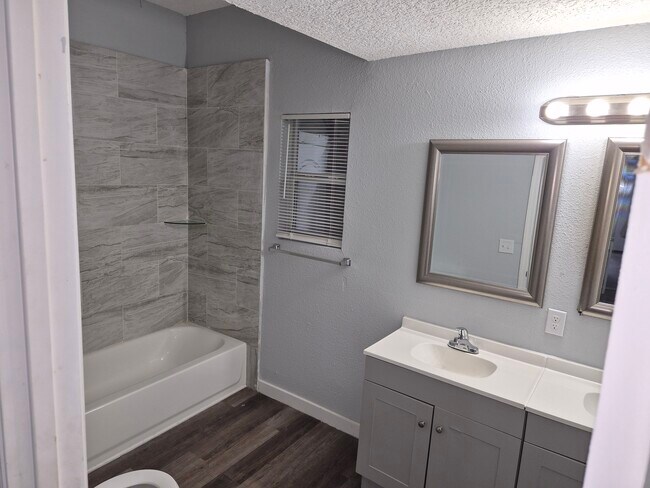 Foto del edificio - 211 E 17th St