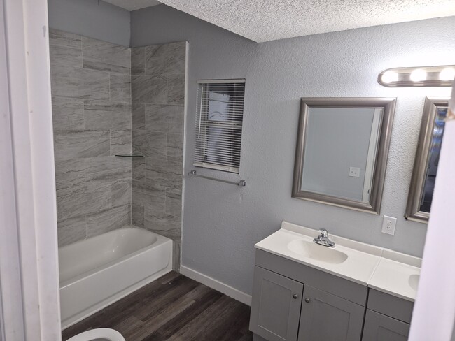 Photo - 211 E 17th St Townhome