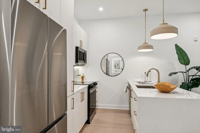 Building Photo - 30 W Allens Ln