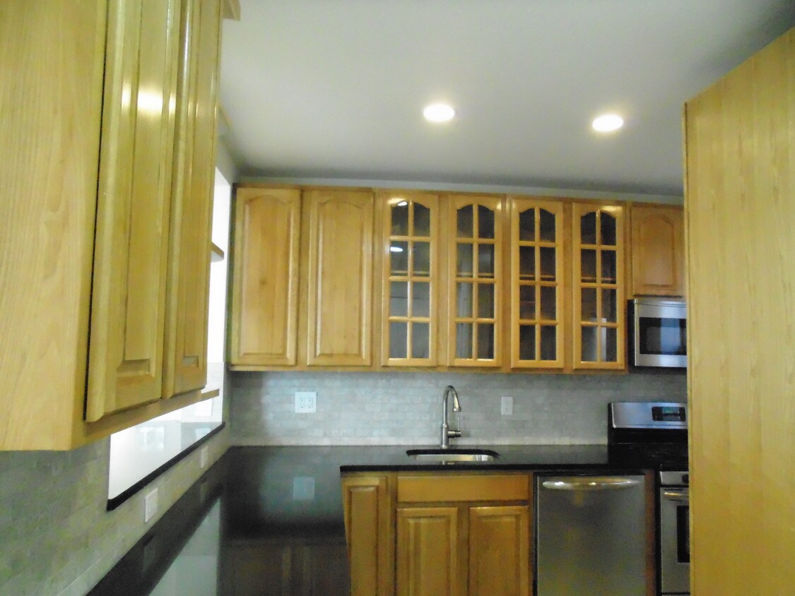 Primary Photo - 7001 Ridge Blvd