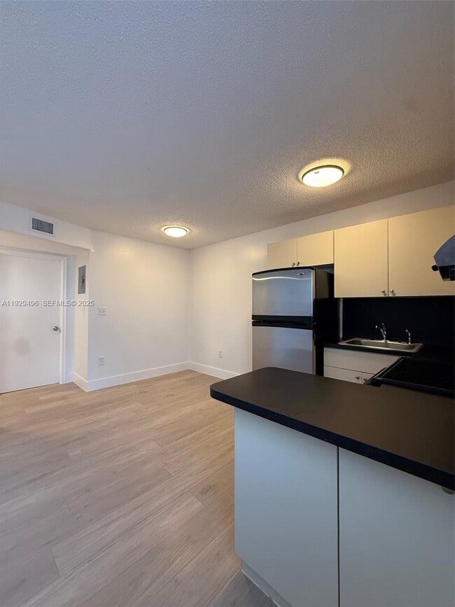 Foto del edificio - 131 NW 77th St