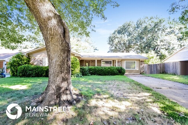 Building Photo - 5842 Natchez Dr