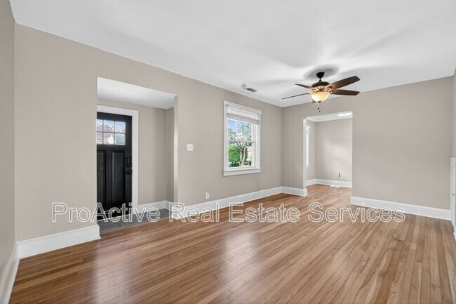 Foto del edificio - 1329 Cedar Ln