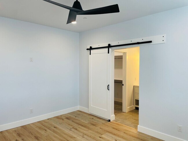 Building Photo - 17 N Alamos Dr