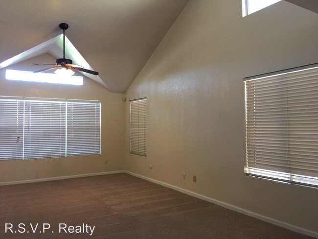 Building Photo - 4 br, 3 bath House - 431 E Silver Creek Rd