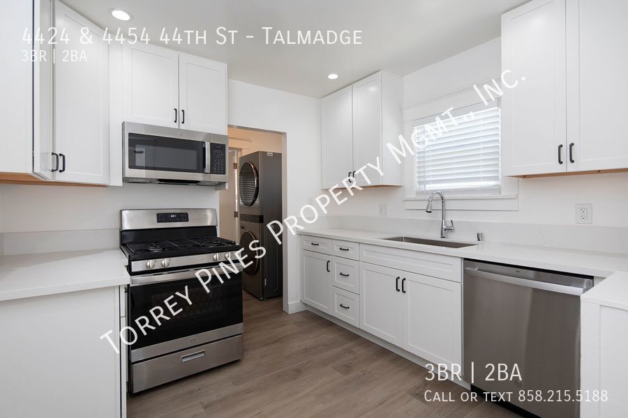 Primary Photo - Remodeled Craftsman Home w/Parking, Yard, ...