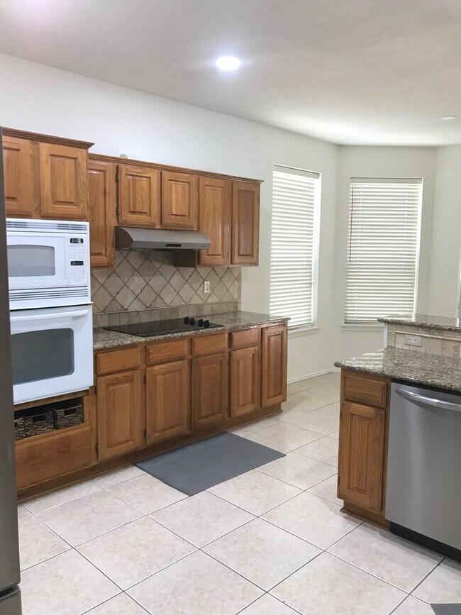 Kitchen - 13802 Shavano Wind