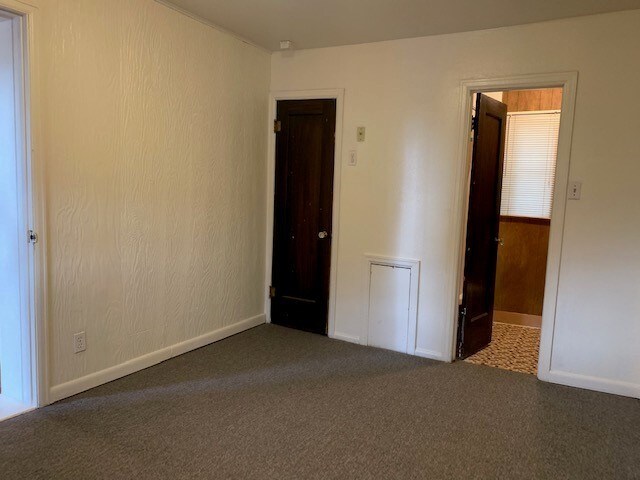 Building Photo - 1322 W 17th St