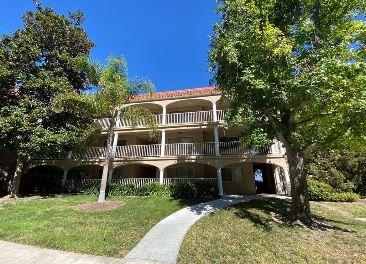 Primary Photo - 1 bd 1.5 ba apartment home in the Gated 55...