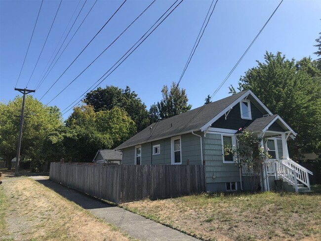 Building Photo - 2 br, 1 bath House - 4323 North Cheyenne S...