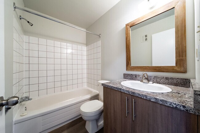 Building Photo - River Heights West