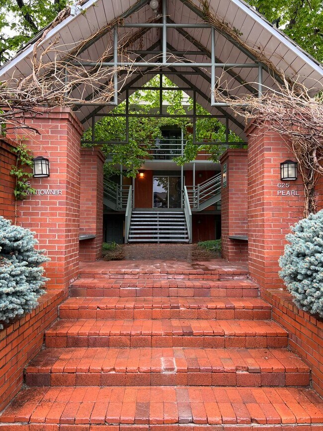 Foto del edificio - AMAZING LOCATION 2 Bed 1 Bath Condo of West Pearl In Boulder