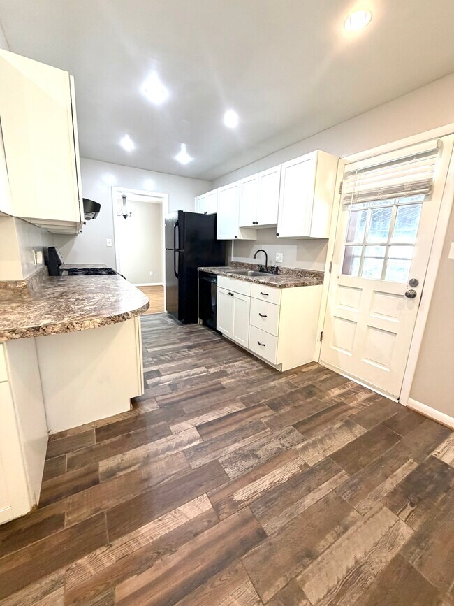 Foto del edificio - 5412 Amberwood Ln