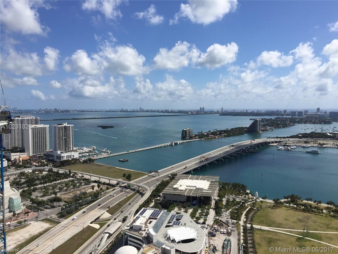 Building Photo - 900 Biscayne Blvd
