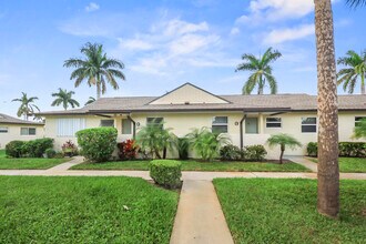 Building Photo - 4808 Cresthaven Blvd