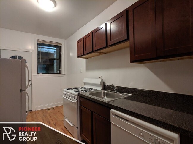 Foto del edificio - 824 W Waveland