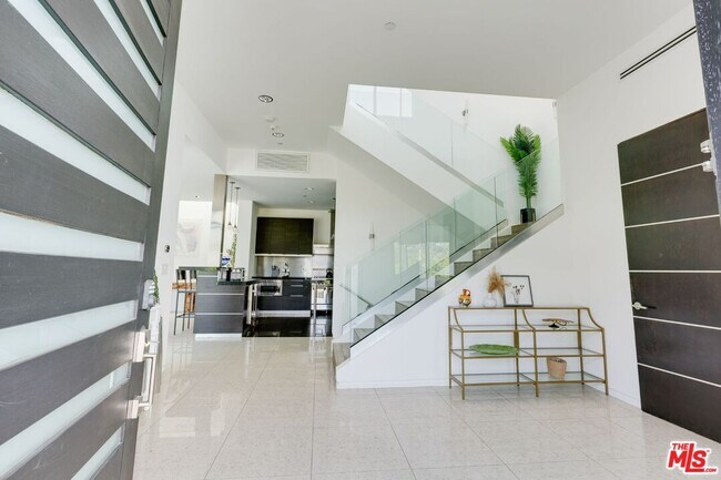 Foto del edificio - 12148 Travis St