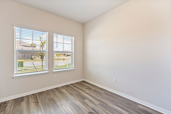 Foto del edificio - Beautiful 4 bedrooms, 2.5 bathrooms home in Manor!!!
