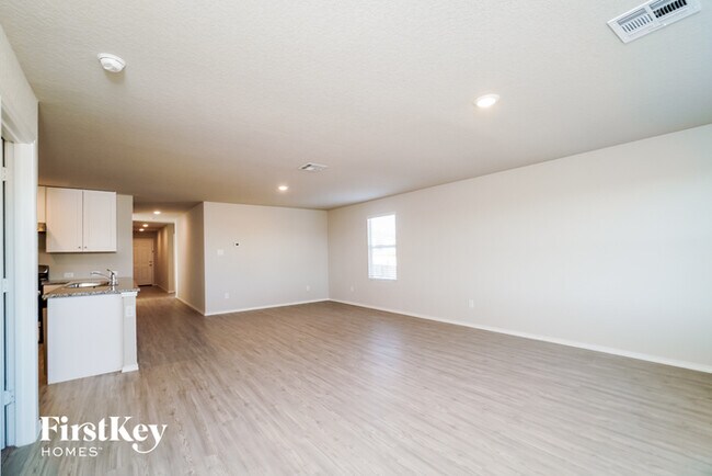 Foto del edificio - 5330 Trellised Ln