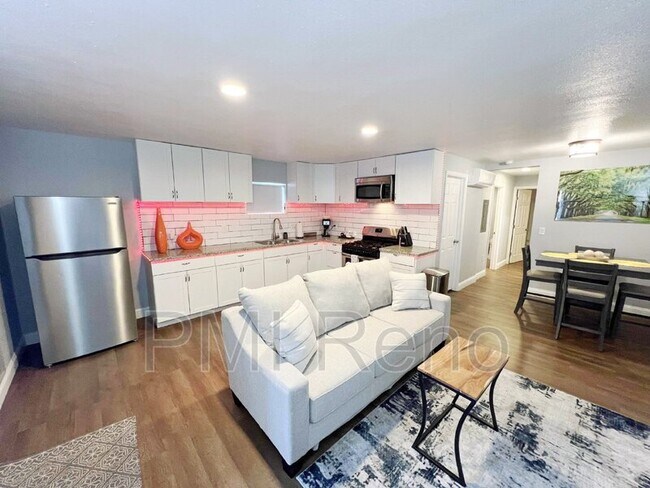 Building Photo - 810 G St