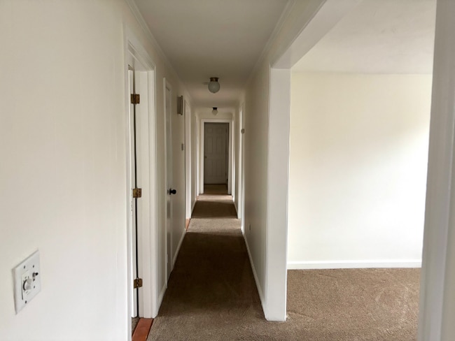 Building Photo - 337 Village St