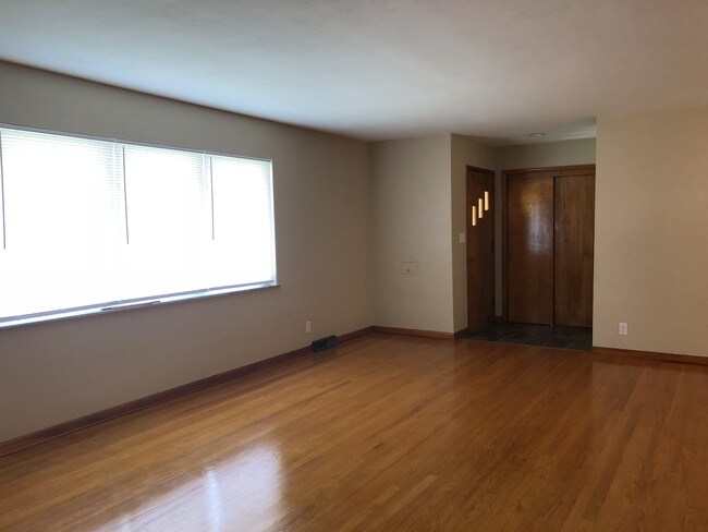 Building Photo - 10 W Bonomo Dr