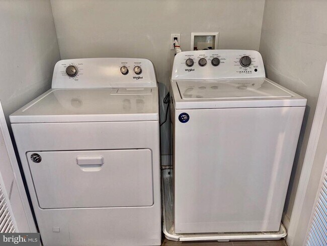 Building Photo - 5334 Cedar Ave